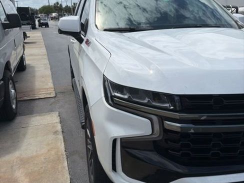 Used 2022 Chevrolet Tahoe Z71 w/ Luxury Package AWD/4WD image 28