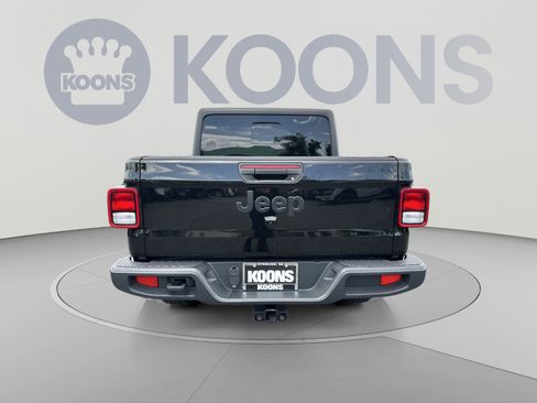 Used 2023 Jeep Gladiator Overland AWD/4WD image 10