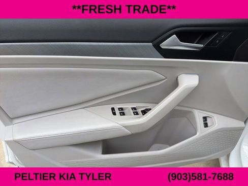 Used 2023 Volkswagen Jetta SE w/ Panoramic Sunroof Package image 15