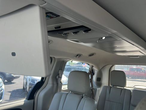 Used 2016 Chrysler Town & Country Touring-L w/ Driver Convenience Group FWD image 20