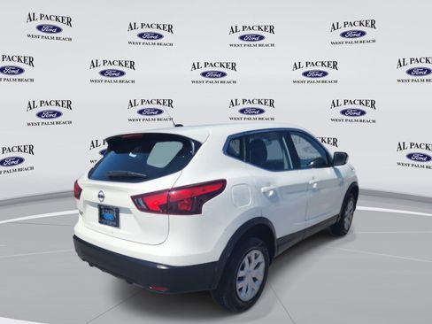 Used 2018 Nissan Rogue Sport S FWD image 5