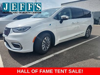 Used 2023 Chrysler Pacifica Limited