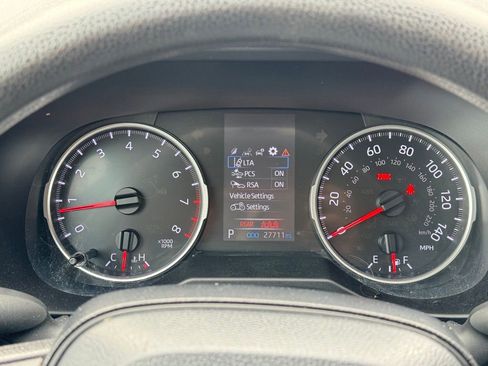 Used 2020 Toyota RAV4 LE image 29