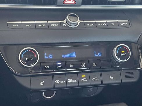 Certified 2025 Hyundai Elantra SEL FWD image 28