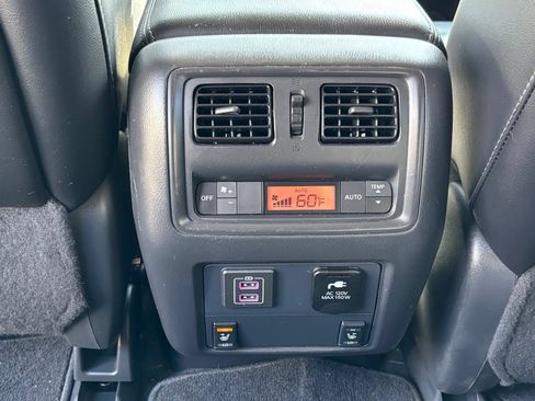 Used 2018 Nissan Pathfinder Platinum AWD/4WD image 24