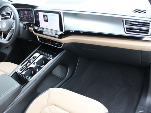 Certified 2024 Volkswagen Atlas Cross Sport SE image 26