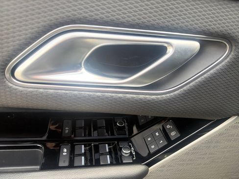 Used 2019 Land Rover Range Rover Velar R-Dynamic SE AWD/4WD image 15