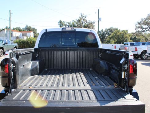 Used 2019 Toyota Tacoma SR5 image 8