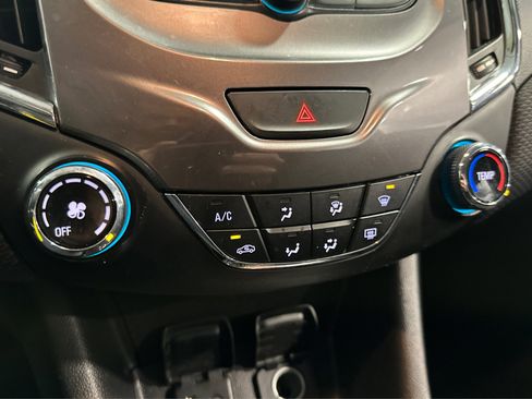 Used 2016 Chevrolet Cruze LT image 31