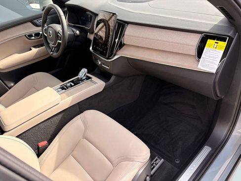 New 2026 Volvo XC90 T8 Plus image 28