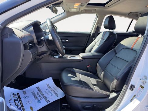 Used 2023 Nissan Sentra SR w/ SR Premium Package FWD image 10