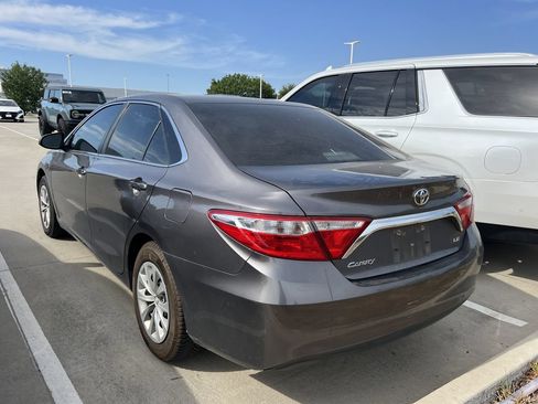 Used 2015 Toyota Camry LE FWD image 5