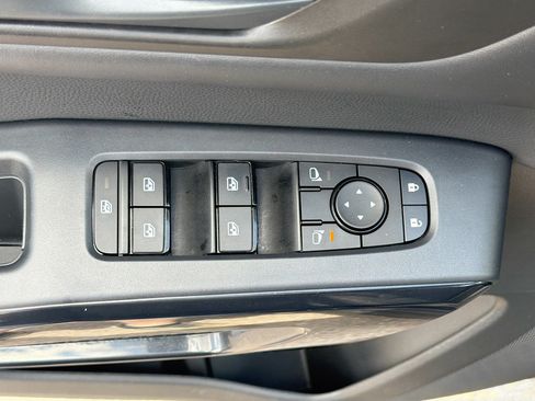 Used 2025 Nissan Pathfinder SV AWD/4WD image 15
