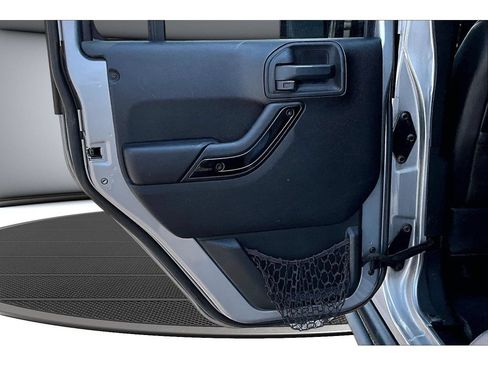 Used 2015 Jeep Wrangler Unlimited Sahara AWD/4WD image 35
