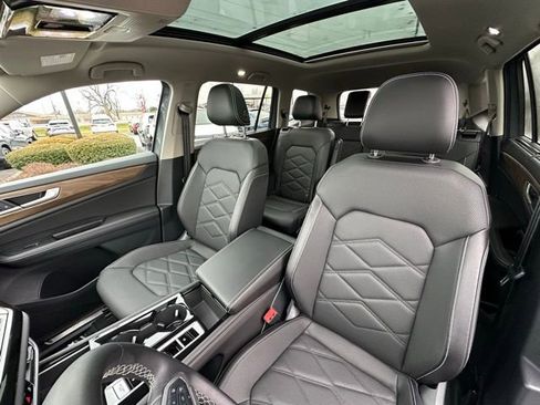 Certified 2025 Volkswagen Atlas SE image 29
