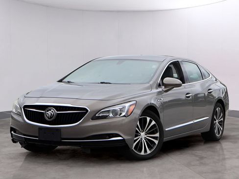 Used 2018 Buick LaCrosse Essence FWD image 1