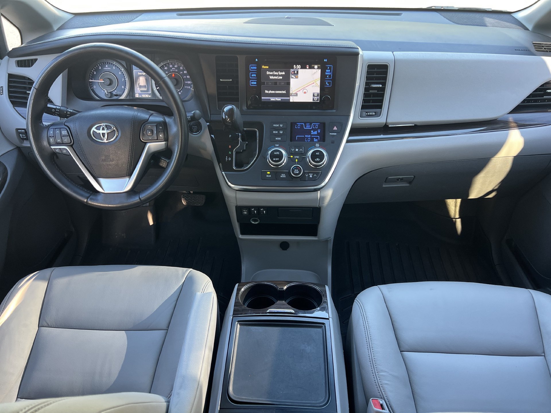 Used 2016 Toyota Sienna XLE w/ XLE Navigation Package FWD image 2