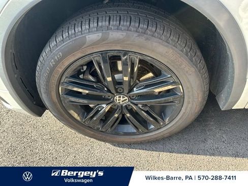 Certified 2022 Volkswagen Tiguan SE R-Line AWD/4WD image 6
