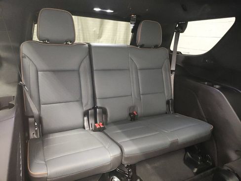 Used 2025 GMC Yukon AT4 w/ AT4 Premium Plus Package AWD/4WD image 13