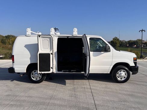 Used 2010 Ford E-150 and Econoline 150 image 3