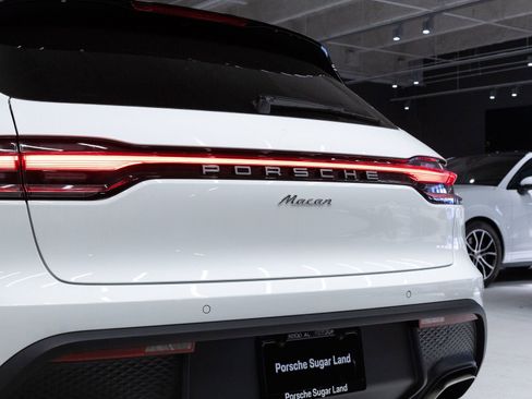 Used 2026 Porsche Macan AWD/4WD image 31
