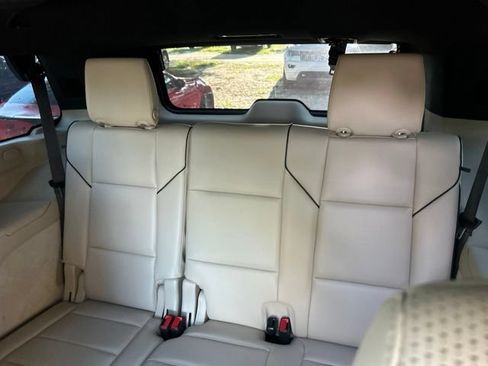 Used 2021 Cadillac Escalade Premium Luxury AWD/4WD image 7