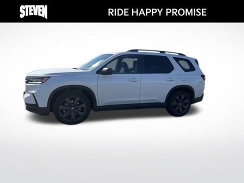 Used 2025 Honda Pilot Sport image 2