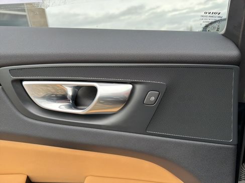 Used 2023 Volvo XC60 T8 Ultimate w/ Climate Package image 59