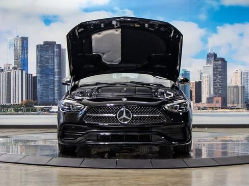 Used 2025 Mercedes-Benz C 300 4MATIC Sedan image 4