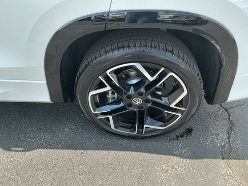 New 2026 Volkswagen Tiguan SEL R-Line AWD/4WD image 22