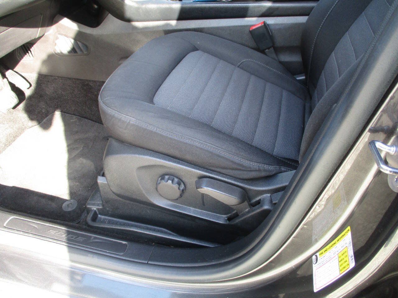 Used 2017 Ford Edge SE w/ Cargo Accessory Package FWD image 19
