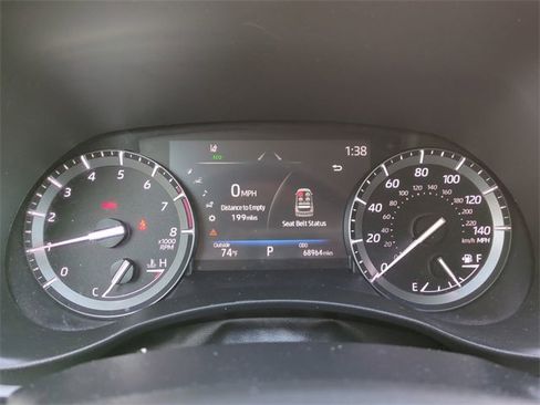 Used 2021 Toyota Highlander XLE image 28