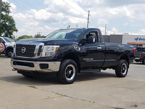 Used 2018 Nissan Titan SV AWD/4WD image 9