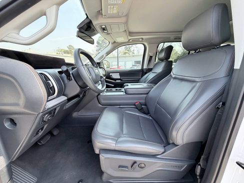 Used 2025 Ford Expedition Active image 22