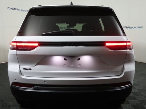 New 2026 Jeep Grand Cherokee Altitude AWD/4WD image 7