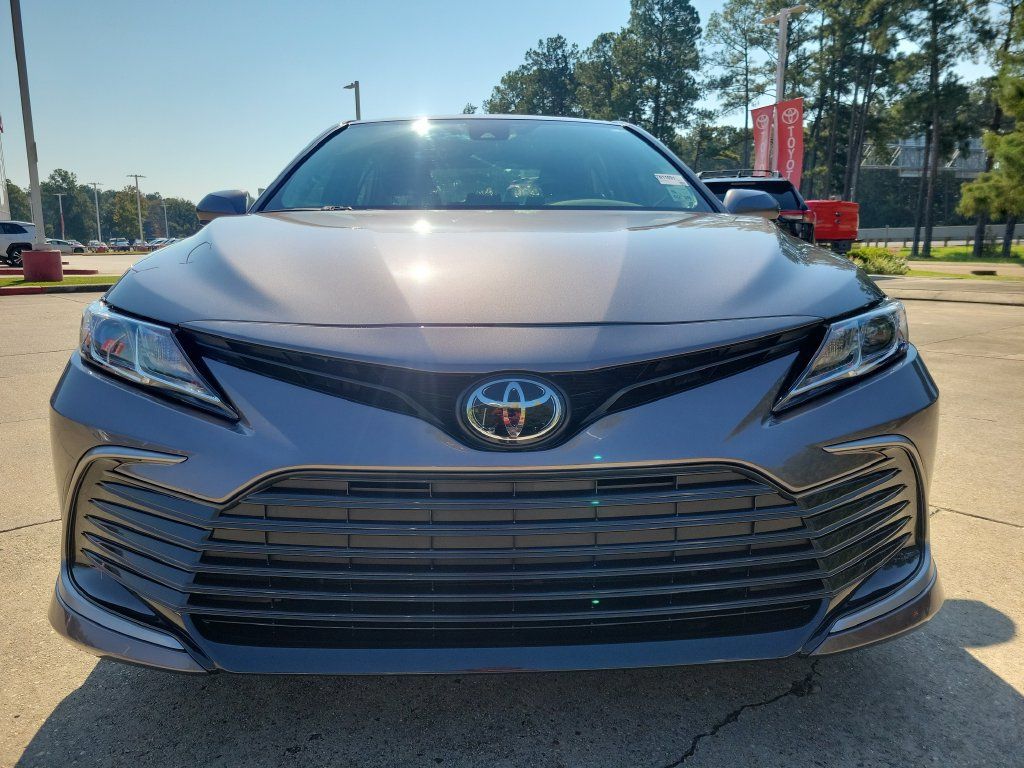 Used 2024 Toyota Camry LE FWD image 4