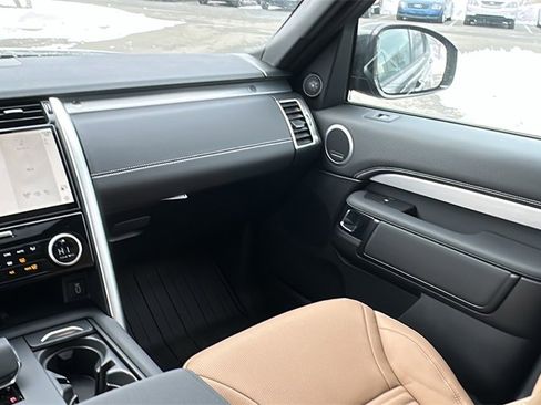 New 2026 Land Rover Discovery Limited Edition image 24