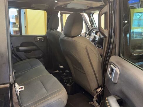 Used 2024 Jeep Wrangler Unlimited Sahara image 19