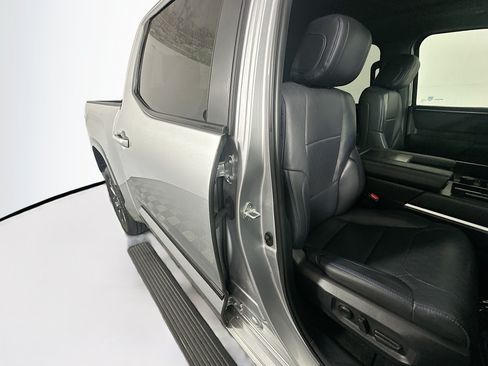 Used 2024 Toyota Tundra Platinum AWD/4WD image 28