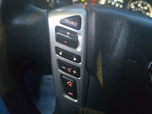 Used 2017 Nissan Titan SV image 43