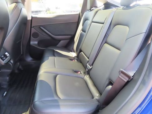 Used 2022 Tesla Model Y Long Range AWD/4WD image 26
