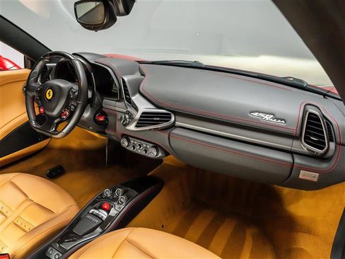 Used 2012 Ferrari 458 Italia Coupe RWD image 32