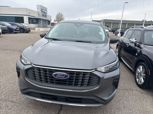 Used 2024 Ford Escape Active AWD/4WD image 3