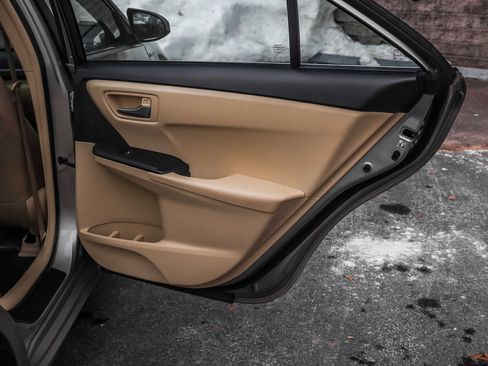 Used 2015 Toyota Camry LE image 16