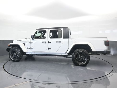 Used 2024 Jeep Gladiator Sport image 3