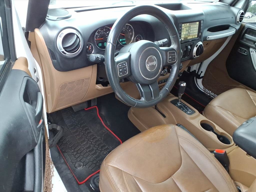 Used 2015 Jeep Wrangler Unlimited Sahara w/ Dual Top Group AWD/4WD image 9