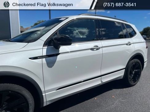 Used 2024 Volkswagen Tiguan SE R-Line AWD/4WD image 3