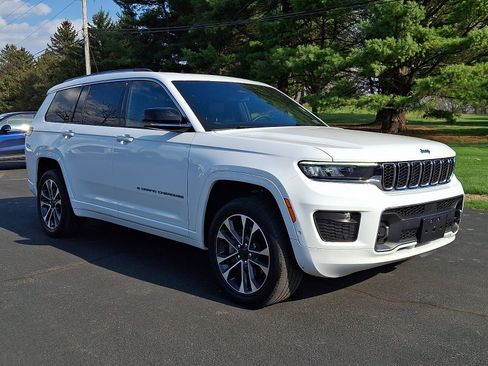 Certified 2023 Jeep Grand Cherokee L Overland AWD/4WD image 3