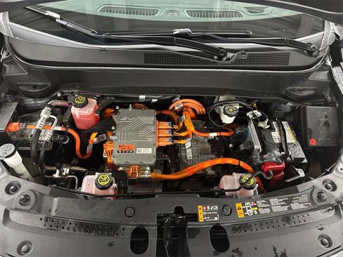 Used 2023 Chevrolet Bolt EUV LT w/ Convenience Package image 9