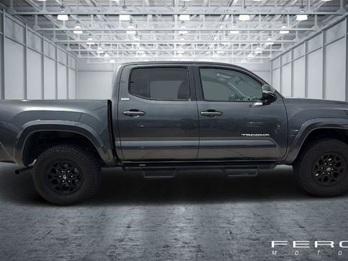 Used 2022 Toyota Tacoma SR5 RWD image 6